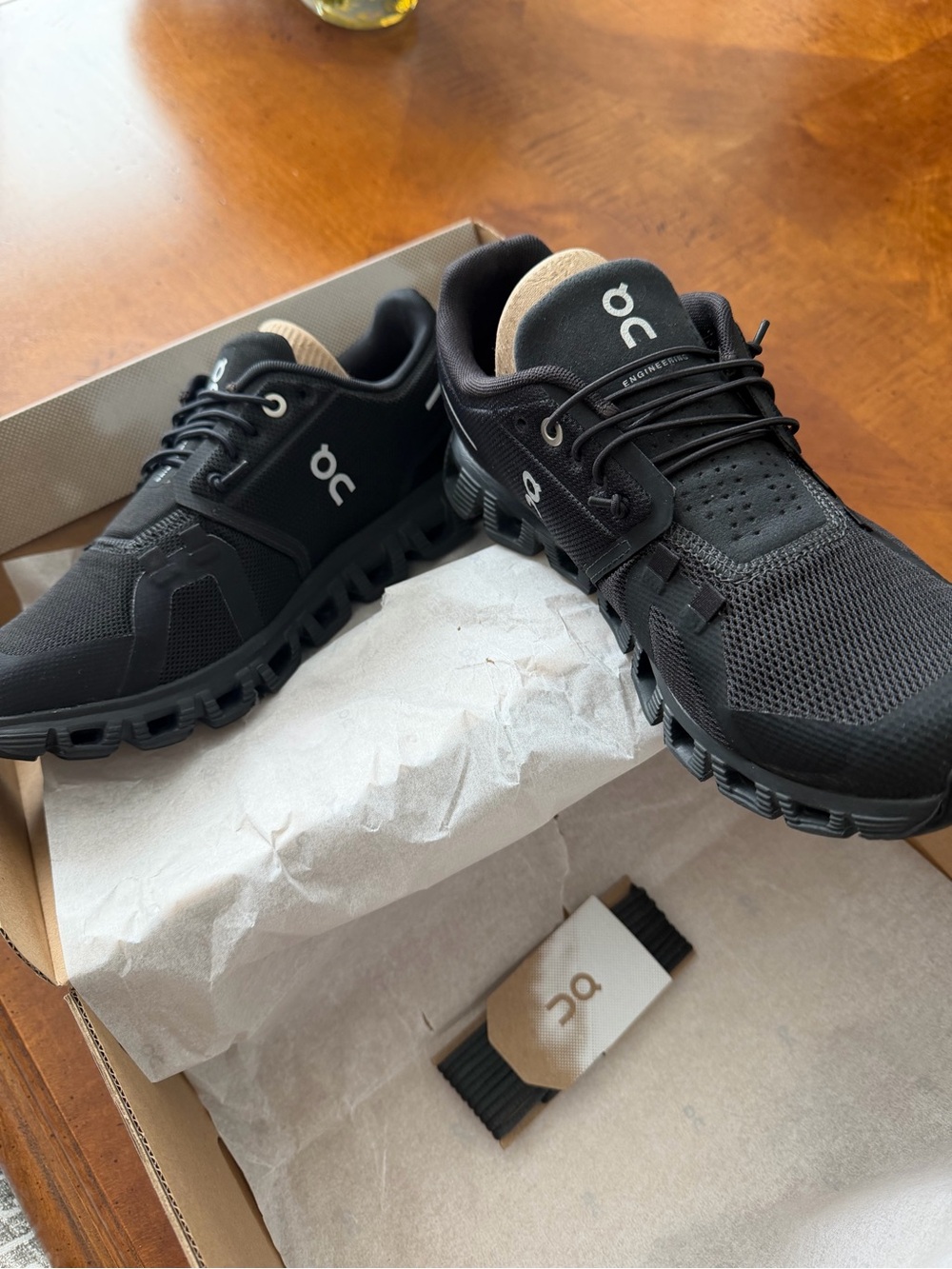 On Cloud 6 Women’s Running Shoes in Black/Black. - Picture 4 of 6